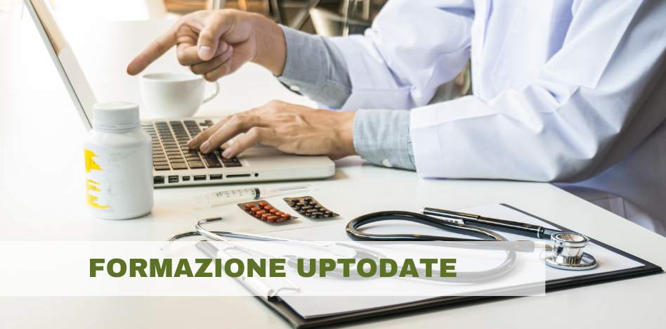 Medico consulta UpToDate